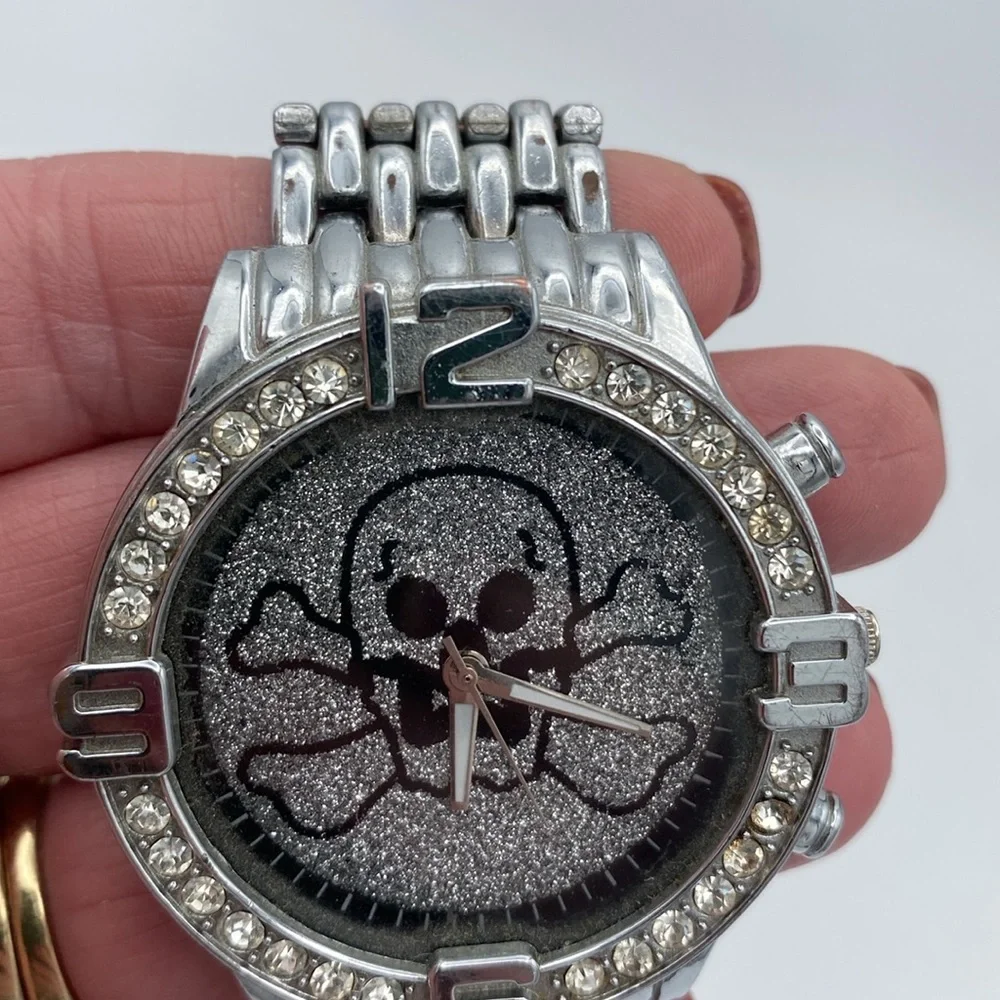 Men’s skull & crossbones bling large face wristwatch stainless steel back& band